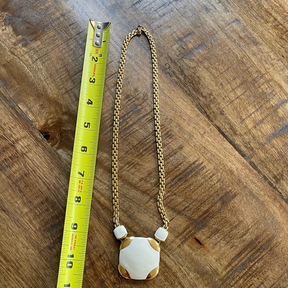 Creme and gold vintage Monet necklace - Picture 5 of 5